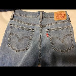 Levi’s boyfriend jeans